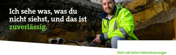 Stadtwerke-Mitarbeiter in einer Baugrube