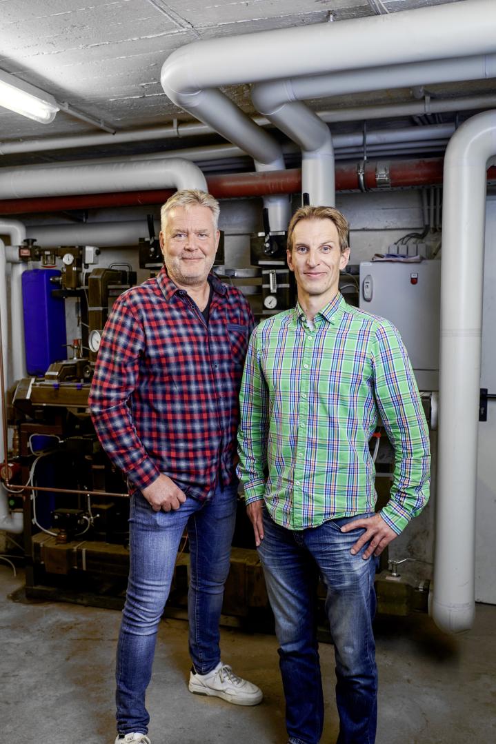 Holger Haßler (l.) und Björn Fuchs planen die Erweiterungen des Fernwärmenetzes in Iserlohn: Bis 2035 soll es doppelt so viele Hausanschlüsse geben.