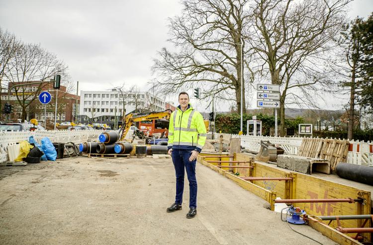 Markus Becker koordiniert seit Jahren den Ausbau des Fernwärmenetzes in Iserlohn. Er und sein Team gestalten mit ihren Baumaßnahmen die Energiewende vor Ort.