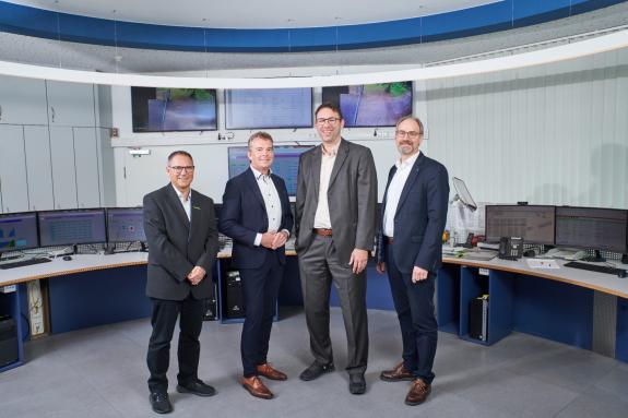 v.l.n.r. Matthias Gücking, AL Betrieb Anlagen und Netze Strom, Reiner Timmreck, Geschäftsführer Stadtwerke Iserlohn, André Dreißen, Geschäftsführer Stadtwerke Soest, Achim Kehm, Leitung Technik und Betrieb Stadtwerke Soest